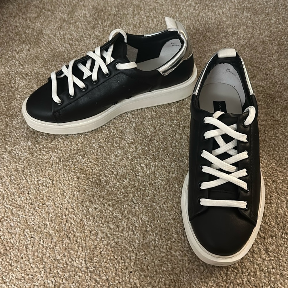 STEVEN Steve Madden size 6 leather black sneakers